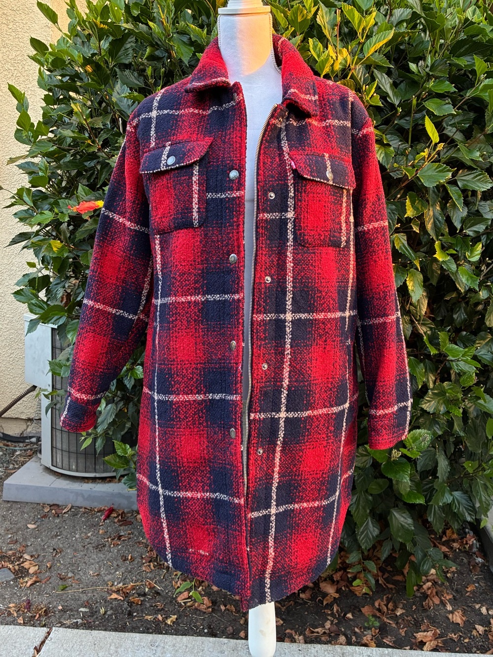 Levi’s Plaid Red & Navy  Sherpa Lined  Shacket Coat Size Medium - Picture 3 of 12